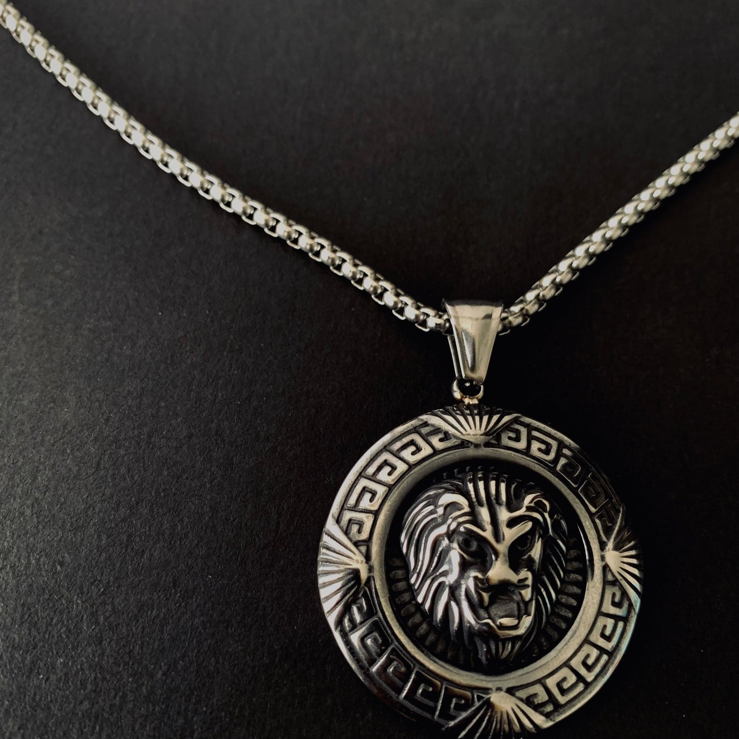 Retro Round Lion Head Pendant Necklace