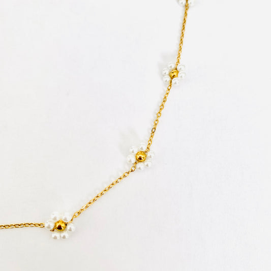 Daisy Chain Necklace with Pearls