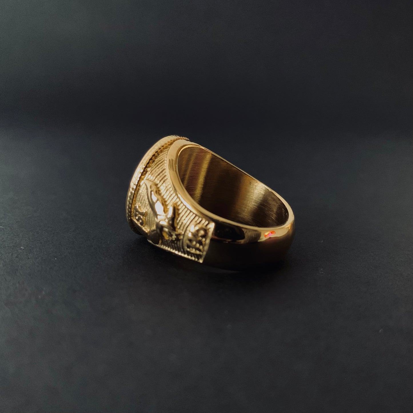 Gold US Marine Corps Signet Ring