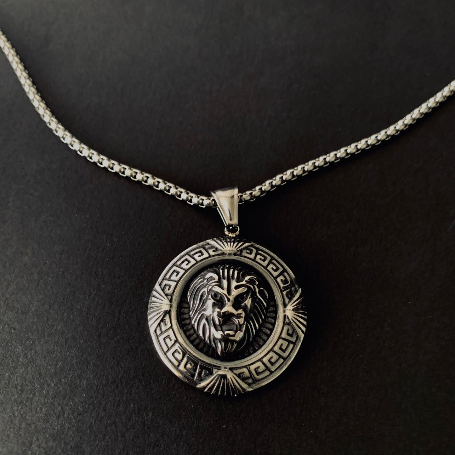 Retro Round Lion Head Pendant Necklace