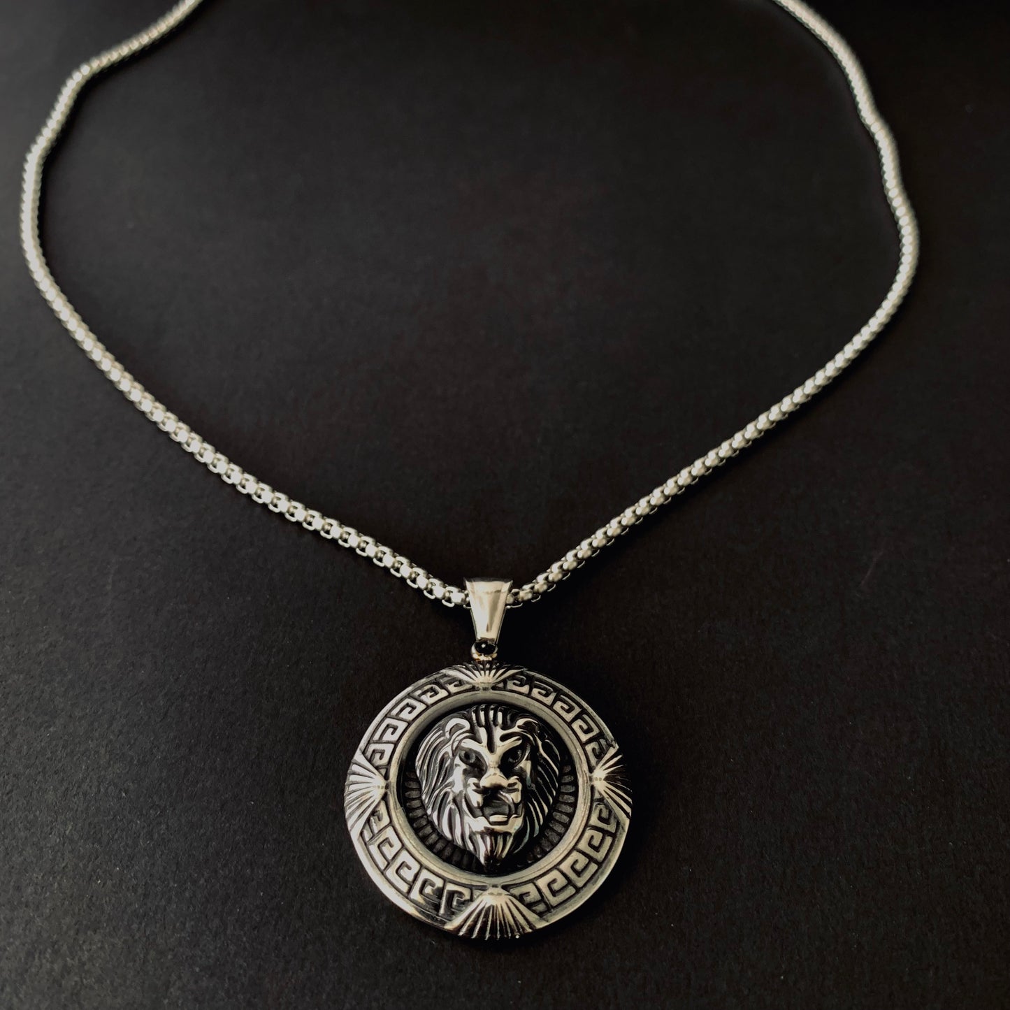 Retro Round Lion Head Pendant Necklace