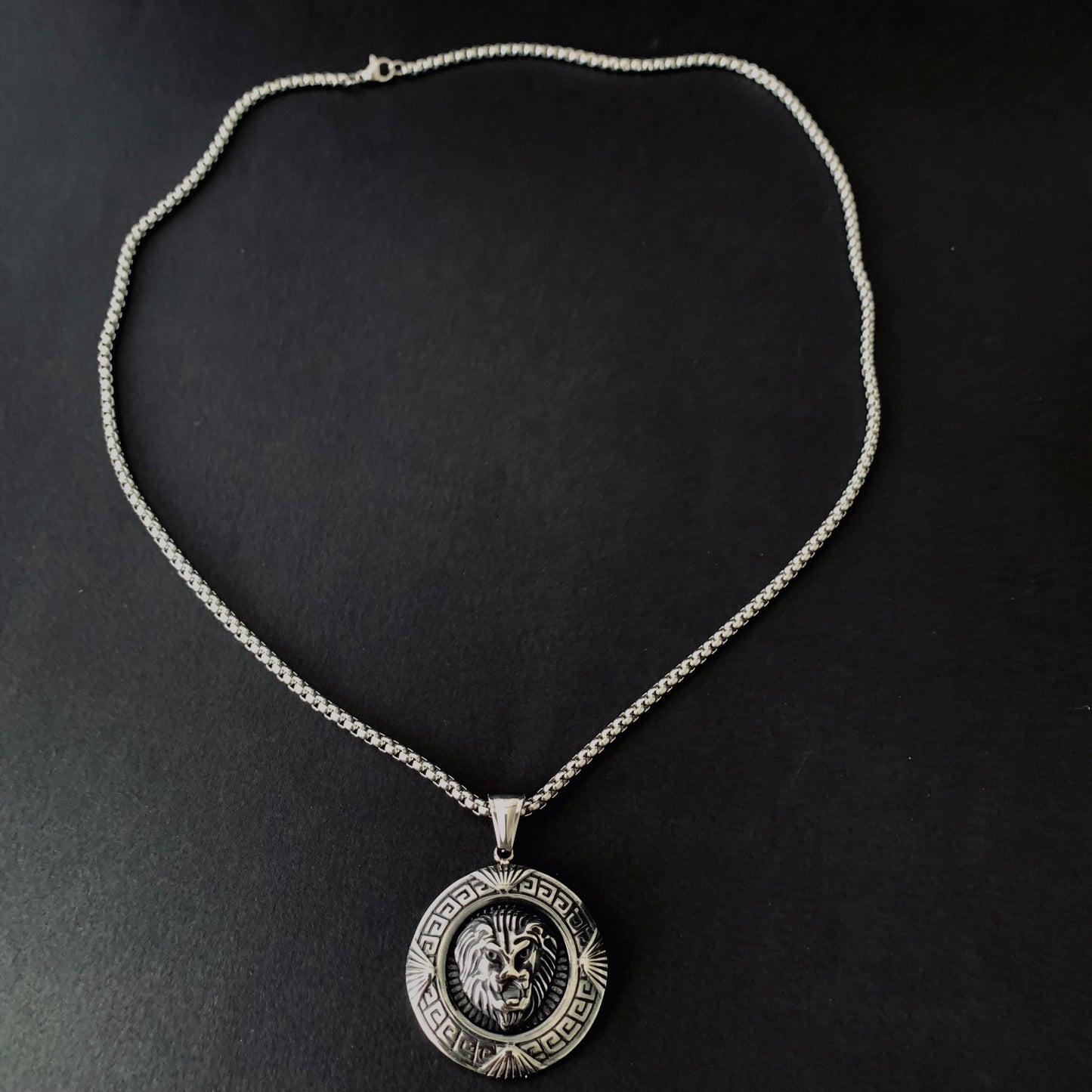 Retro Round Lion Head Pendant Necklace